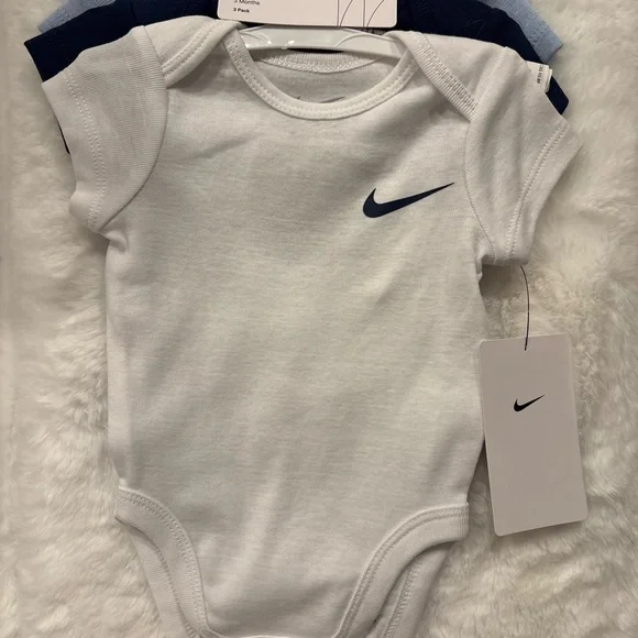 NWT Nike Baby Bodysuit 3 Piece Set | Infant- 3 months - Picture 2 of 7